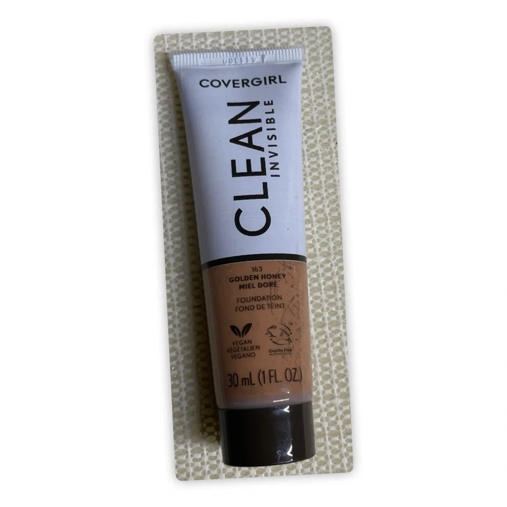 COVERGIRL Clean Invisible‎ Foundation in Golden Honey/163 & BB Cream/560 -Deep